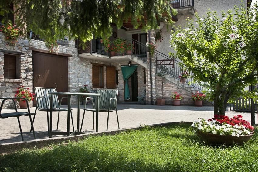 La Corte Di Nando Varzi Exterior photo